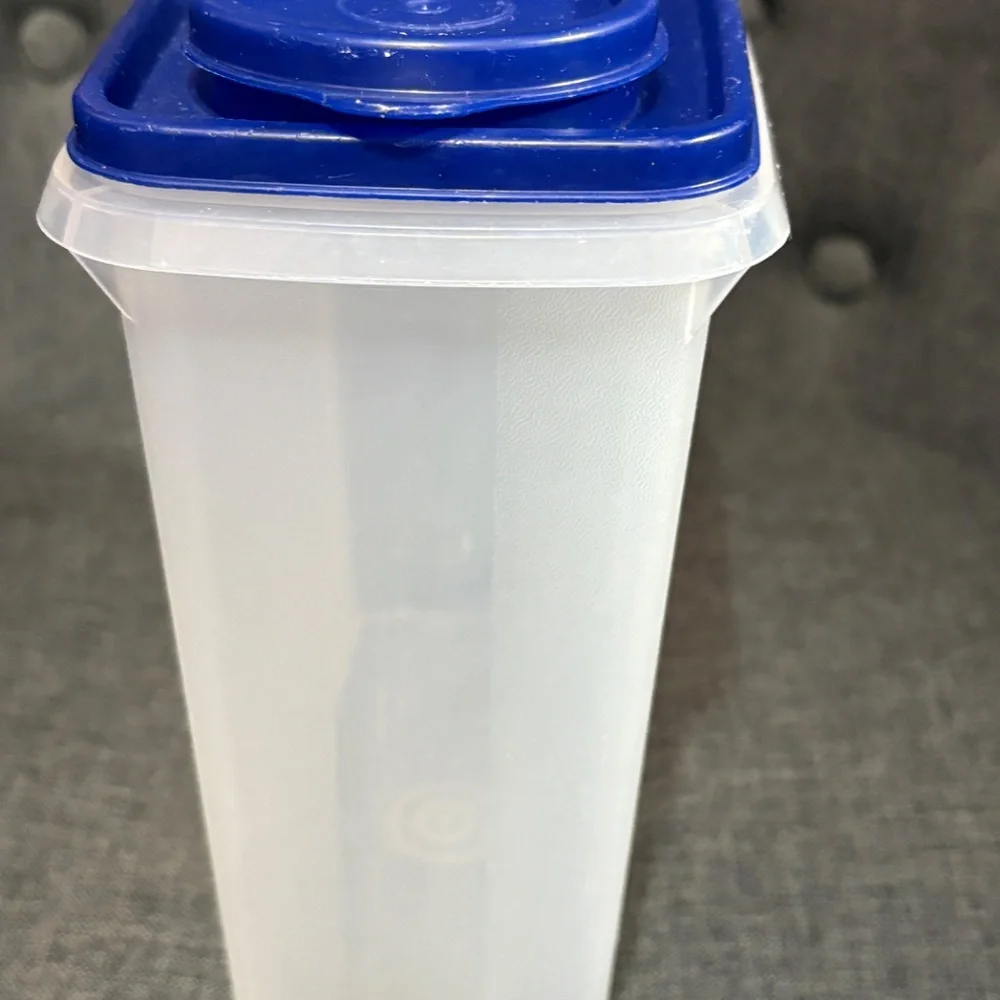 TUPPERWARE  Clear Food Storage Blue Lift Top Lid #471-11 & Container #459-14